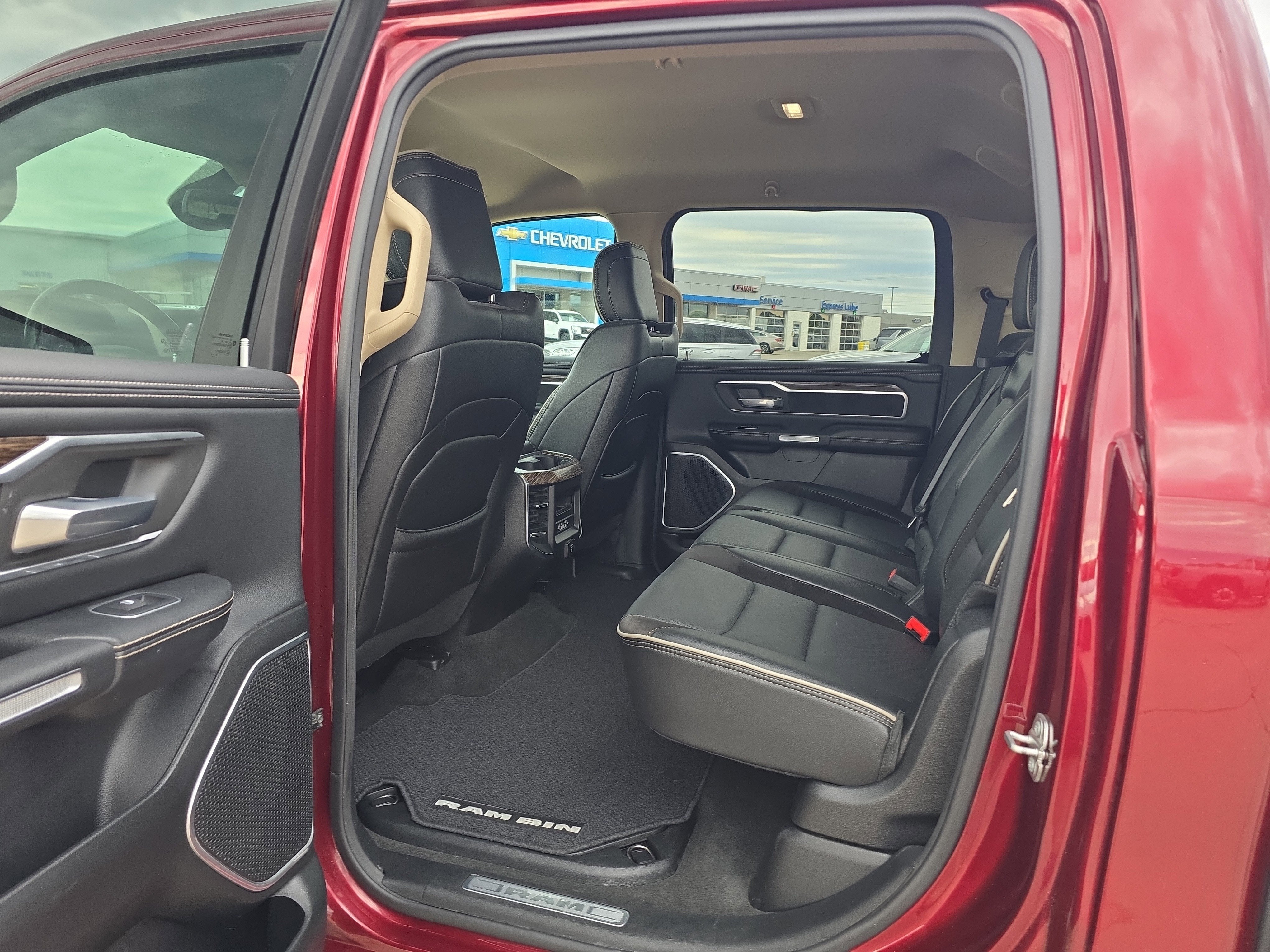 2020 RAM 1500 Laramie Crew Cab 4x4 5'7" Box