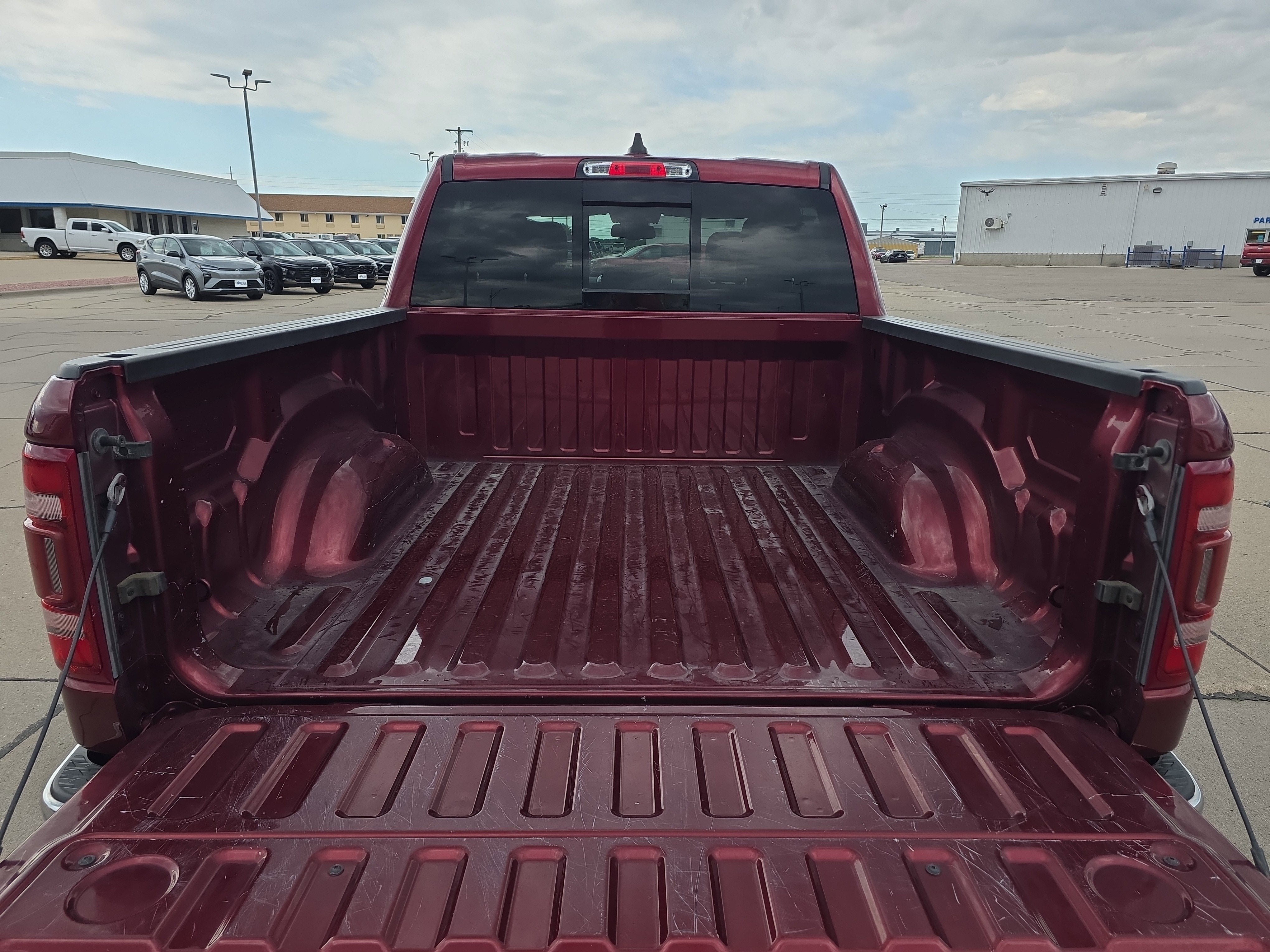 2020 RAM 1500 Laramie Crew Cab 4x4 5'7" Box