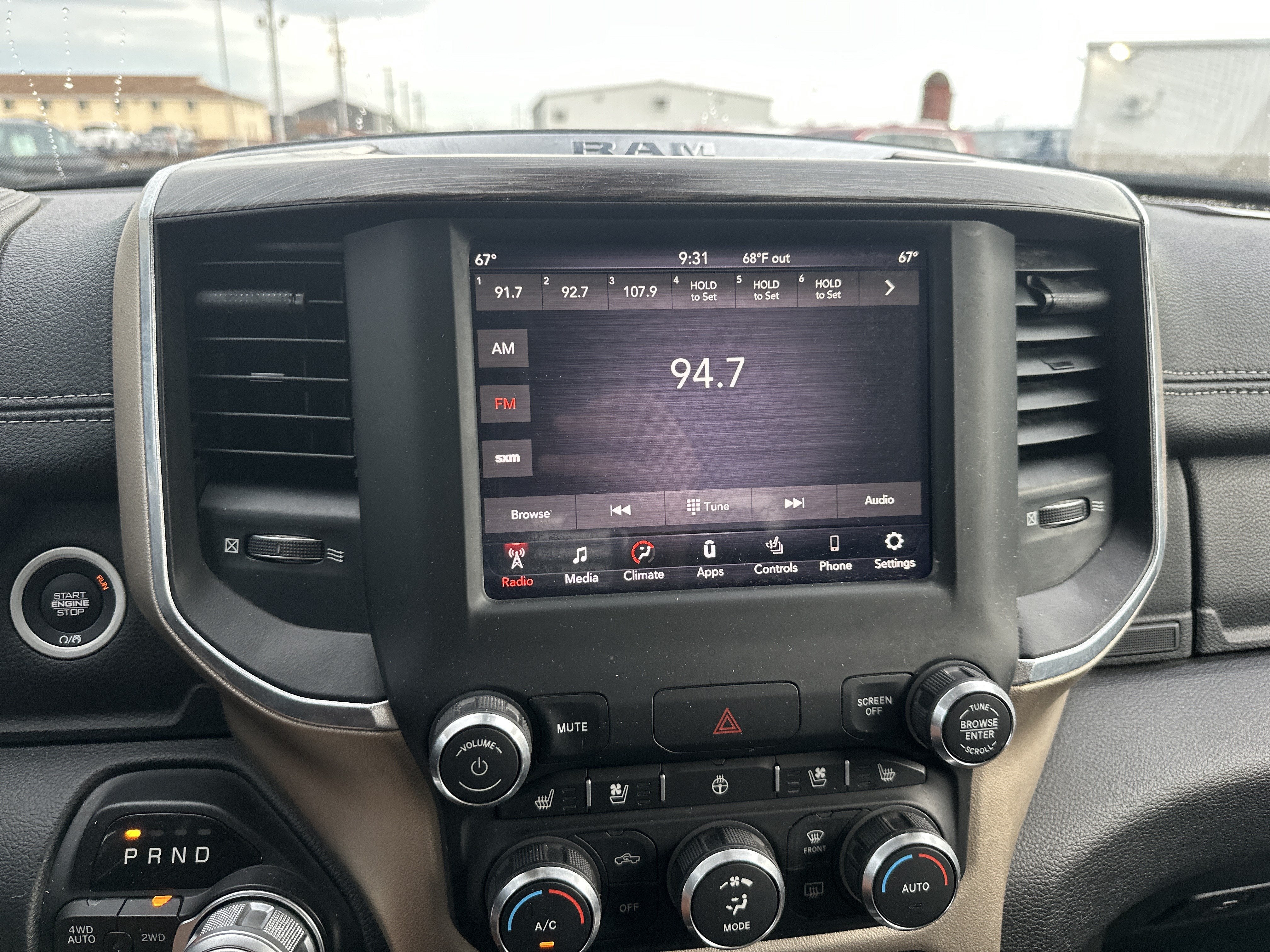 2019 RAM 1500 Laramie Crew Cab 4x4 5'7" Box