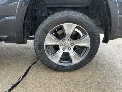 2019 RAM 1500 Laramie Crew Cab 4x4 5'7" Box