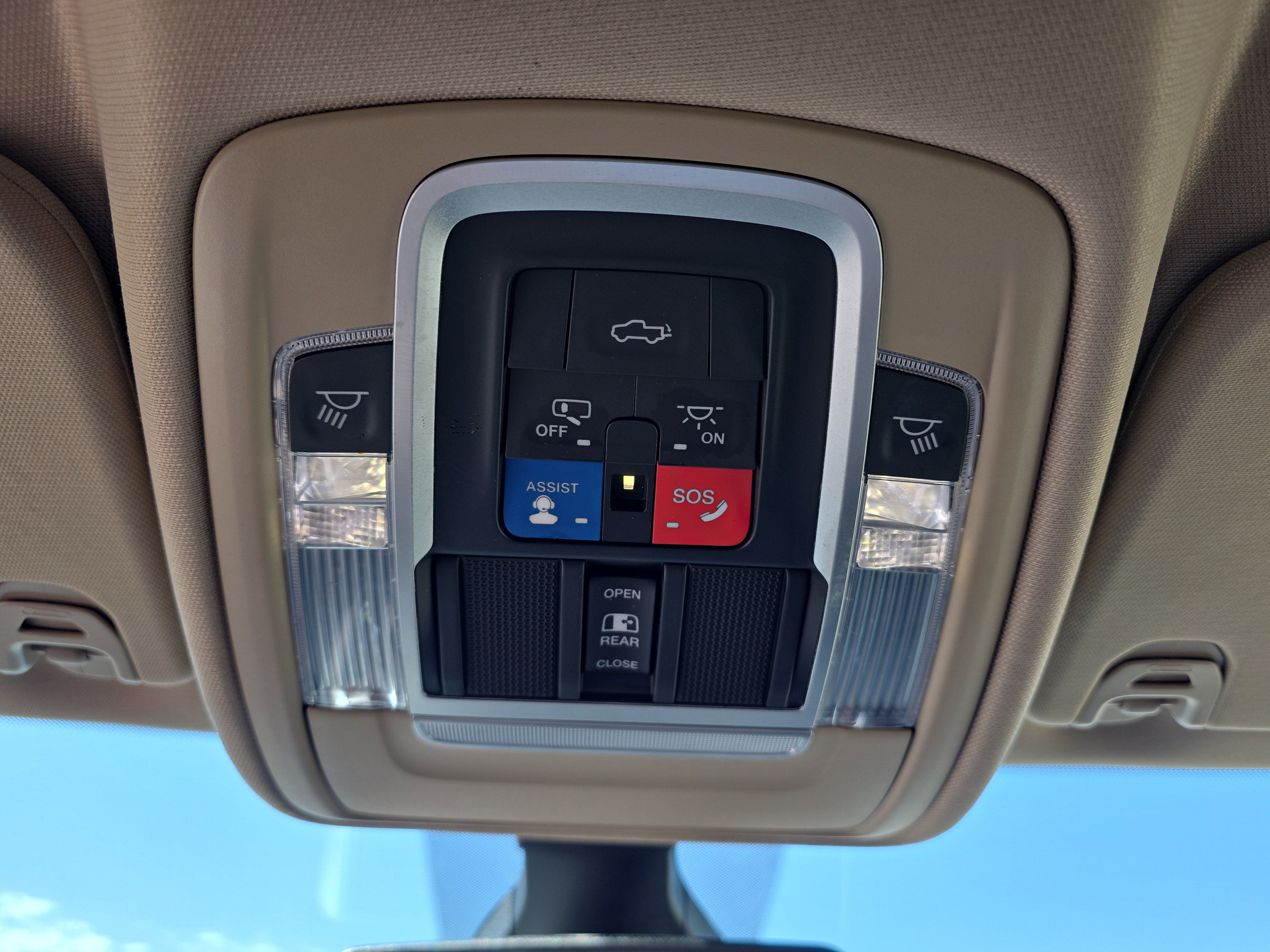 2020 RAM 1500 Laramie Crew Cab 4x4 5'7" Box