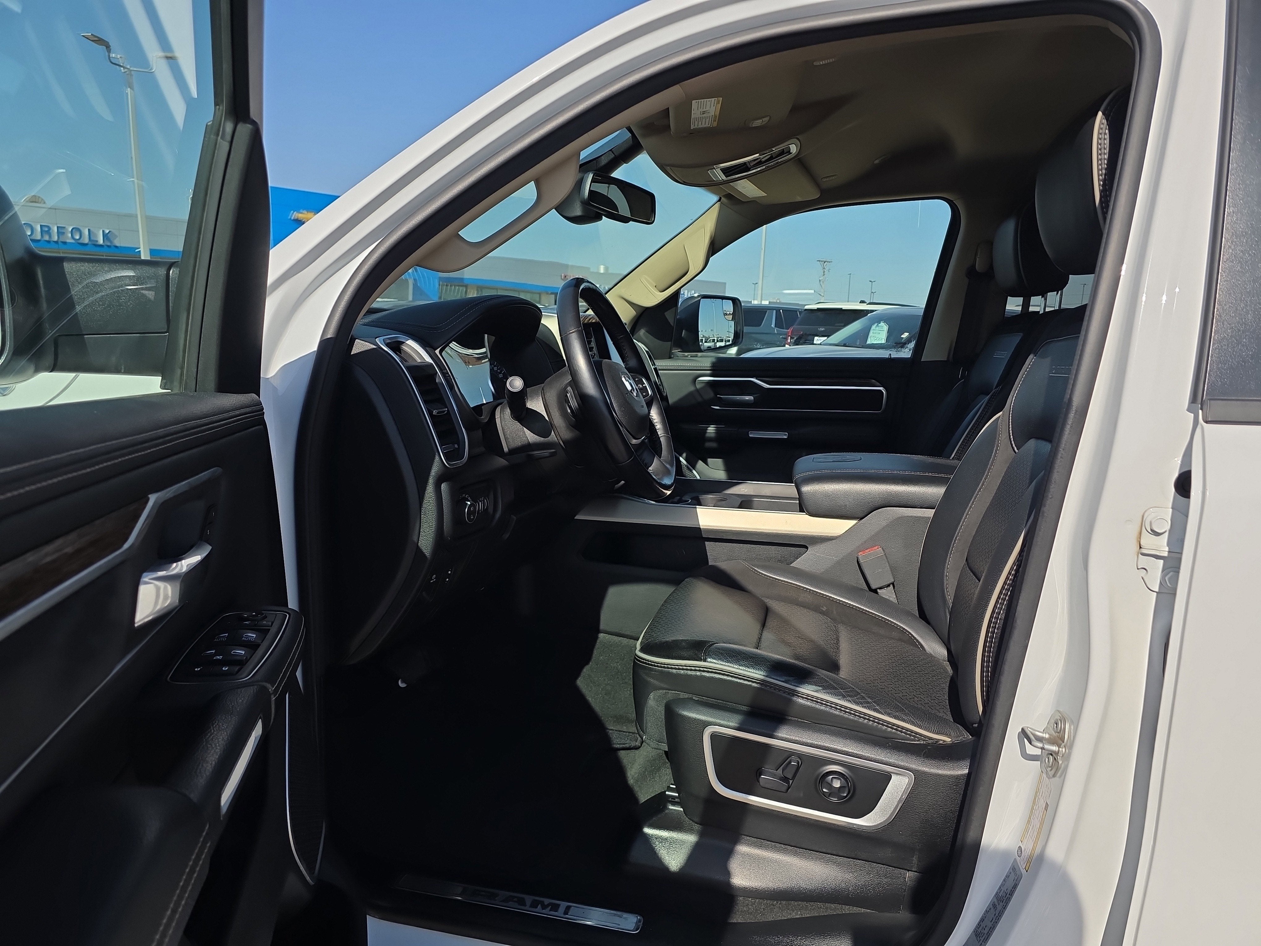 2020 RAM 1500 Laramie Crew Cab 4x4 5'7" Box