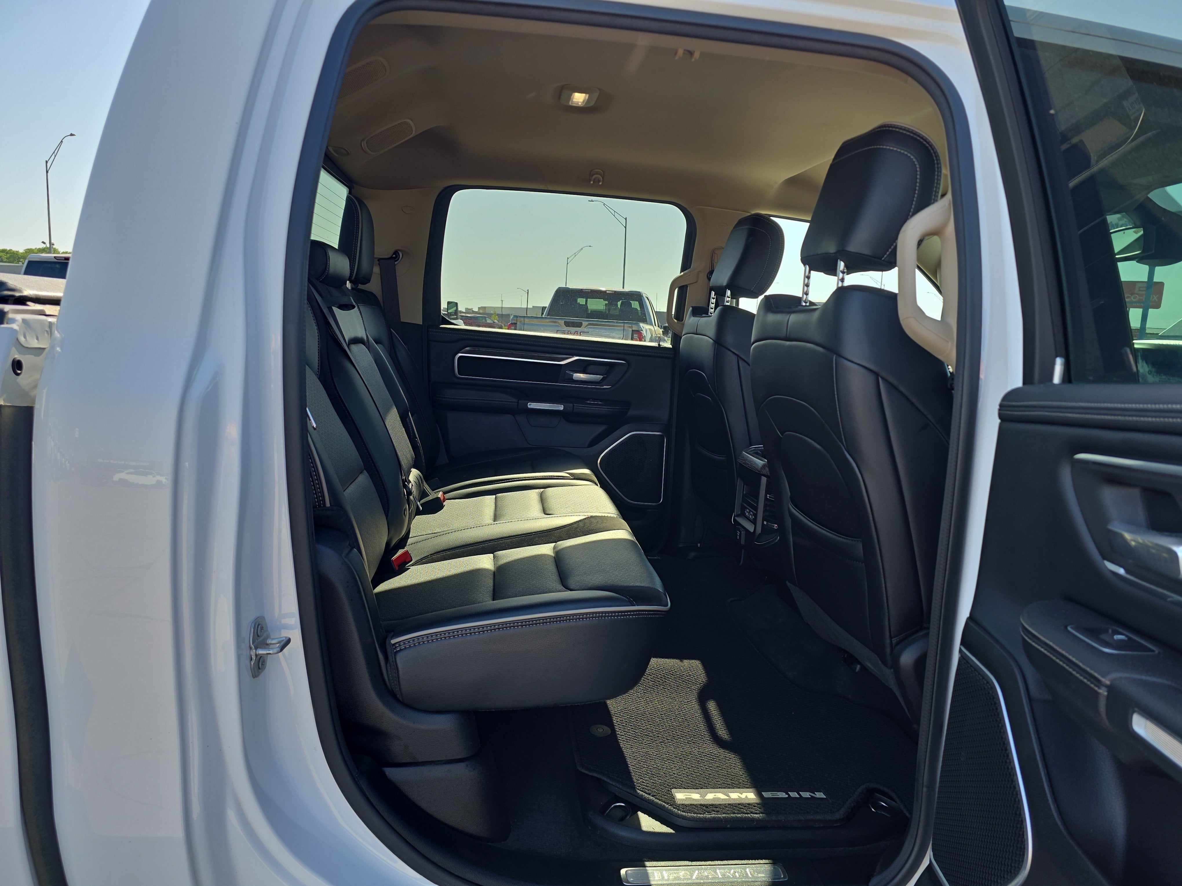 2020 RAM 1500 Laramie Crew Cab 4x4 5'7" Box