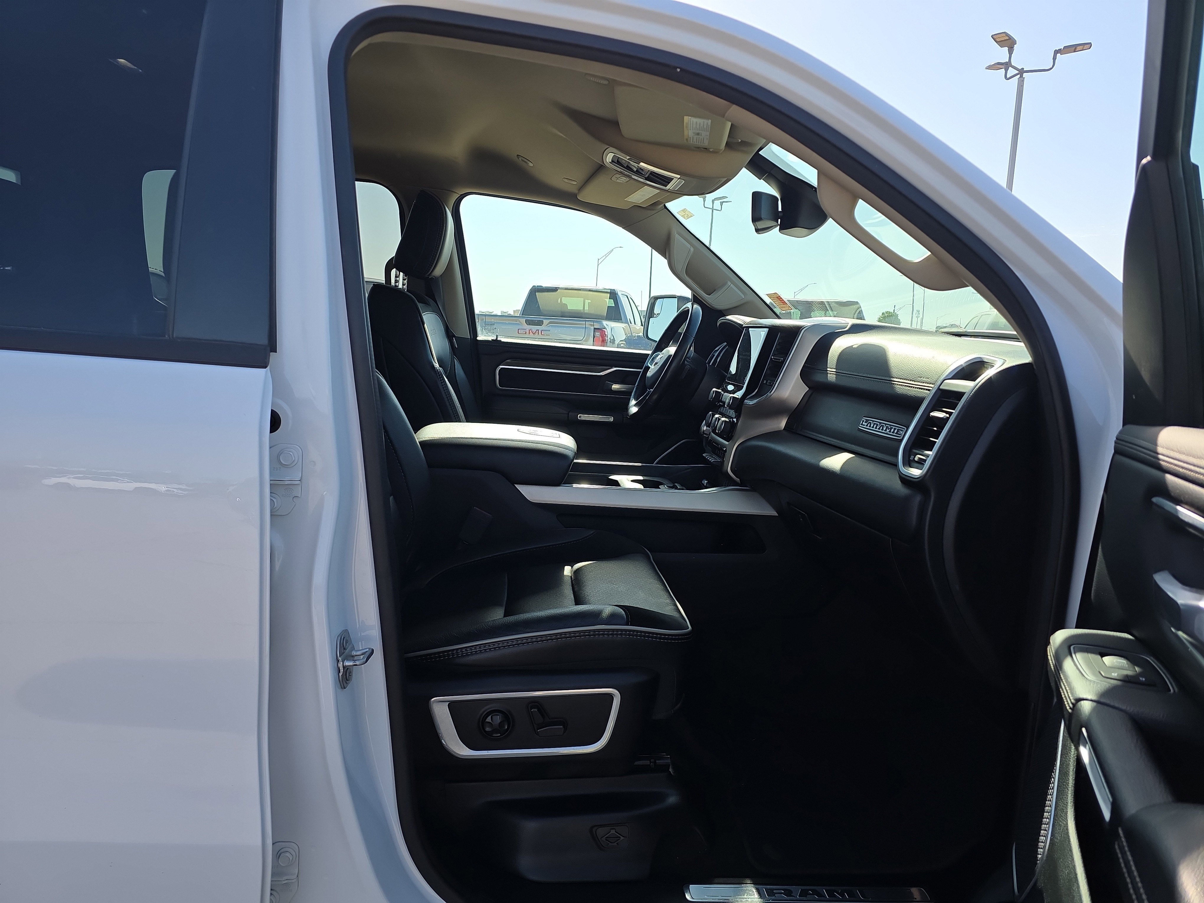 2020 RAM 1500 Laramie Crew Cab 4x4 5'7" Box