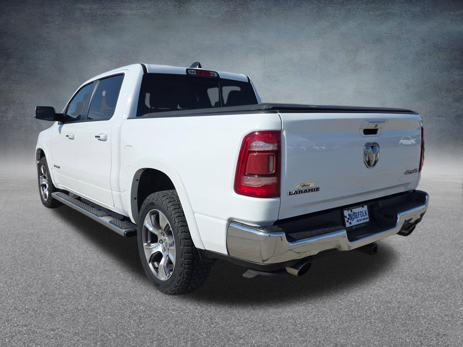 2020 RAM 1500 Laramie Crew Cab 4x4 5'7" Box