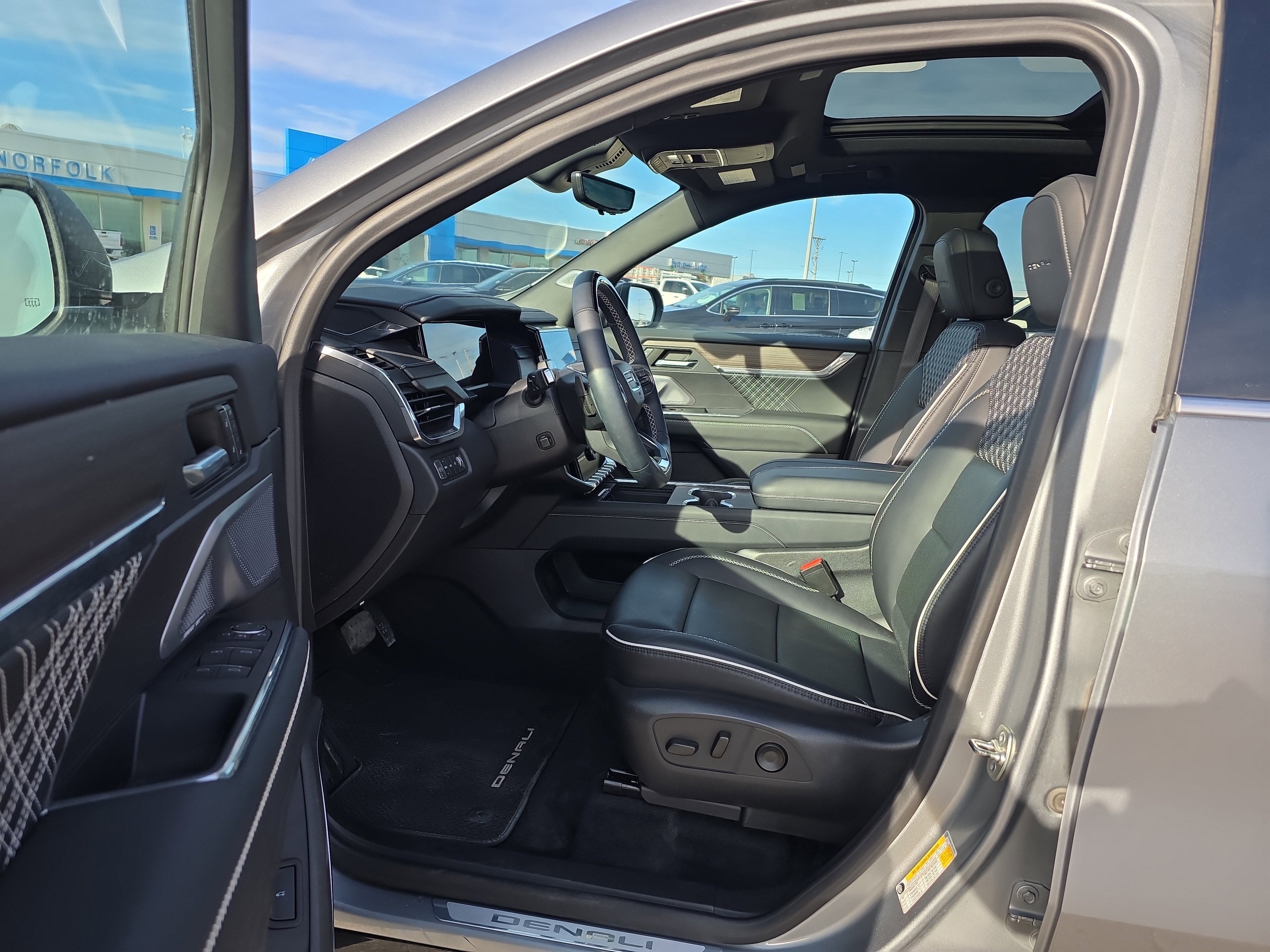 2024 GMC Acadia Denali