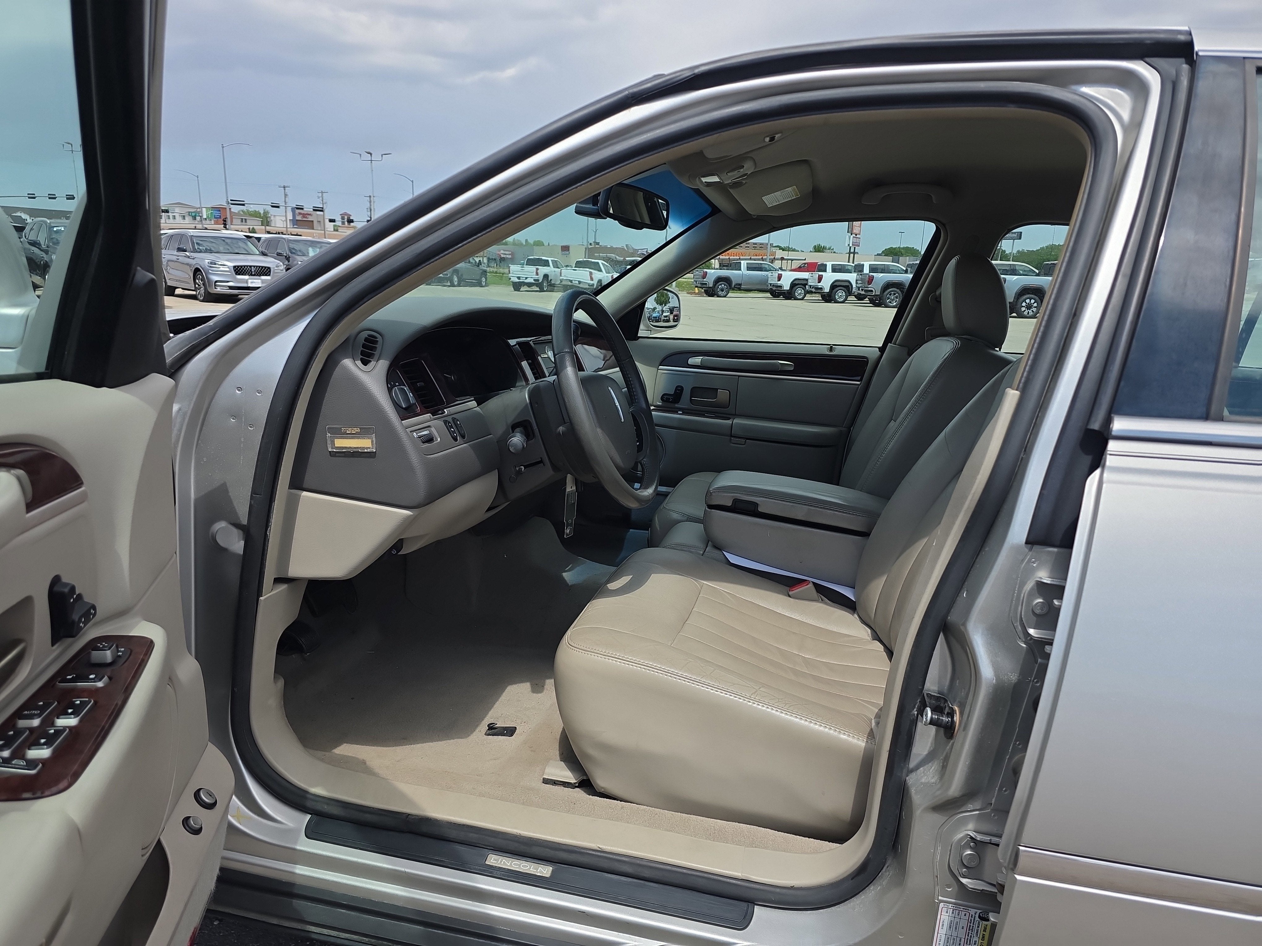 2007 Lincoln Town Car Signature
