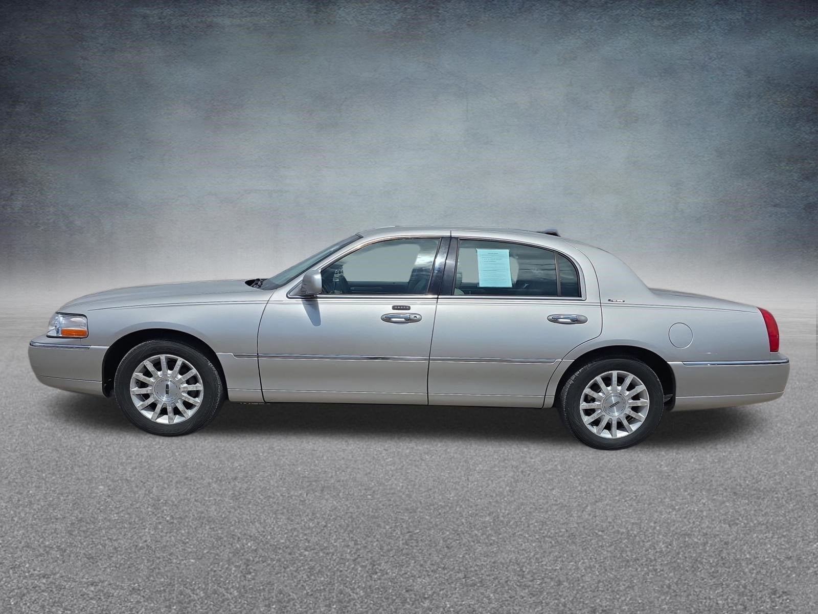 2007 Lincoln Town Car Signature