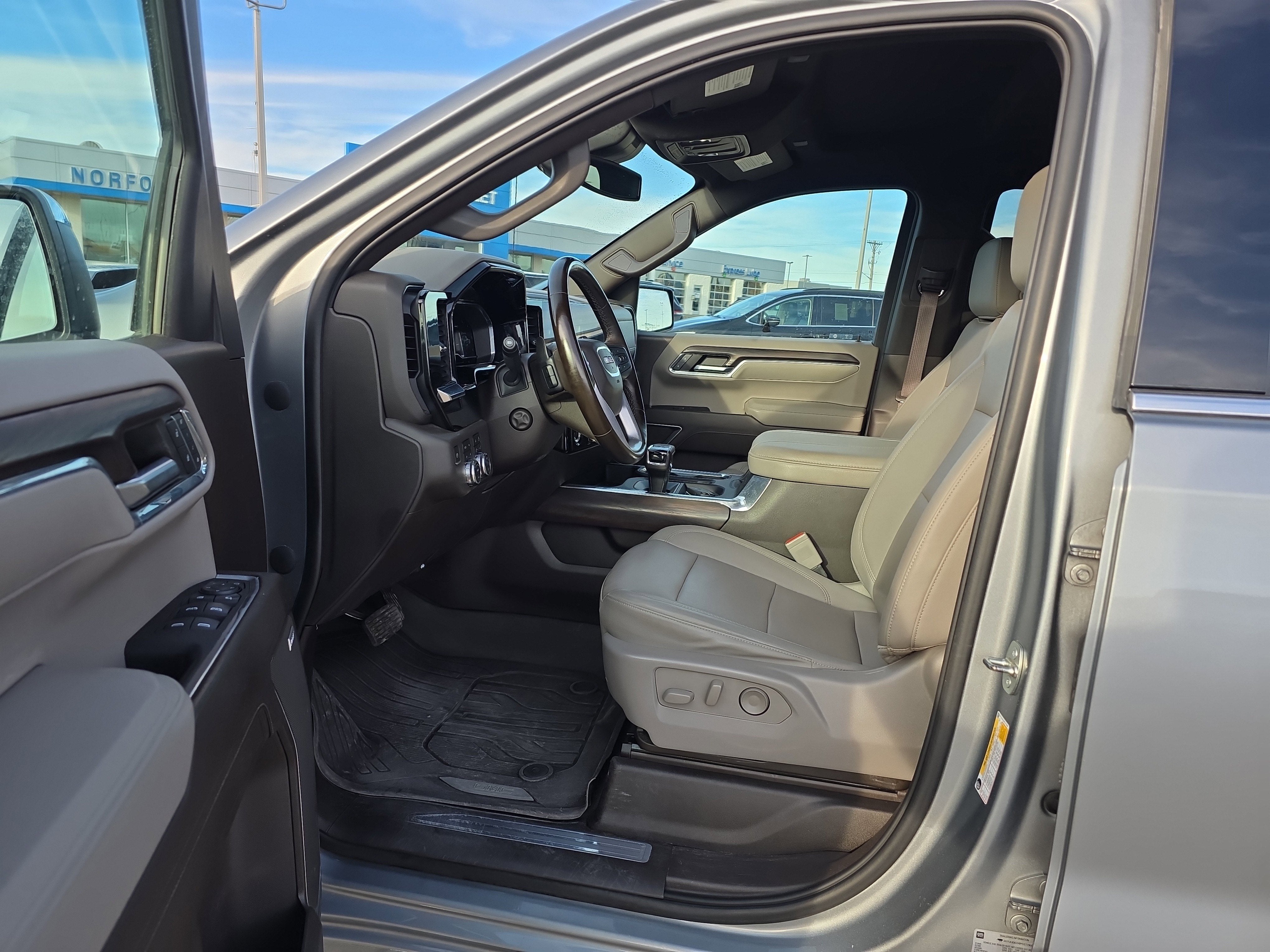 2023 GMC Sierra 1500 SLT